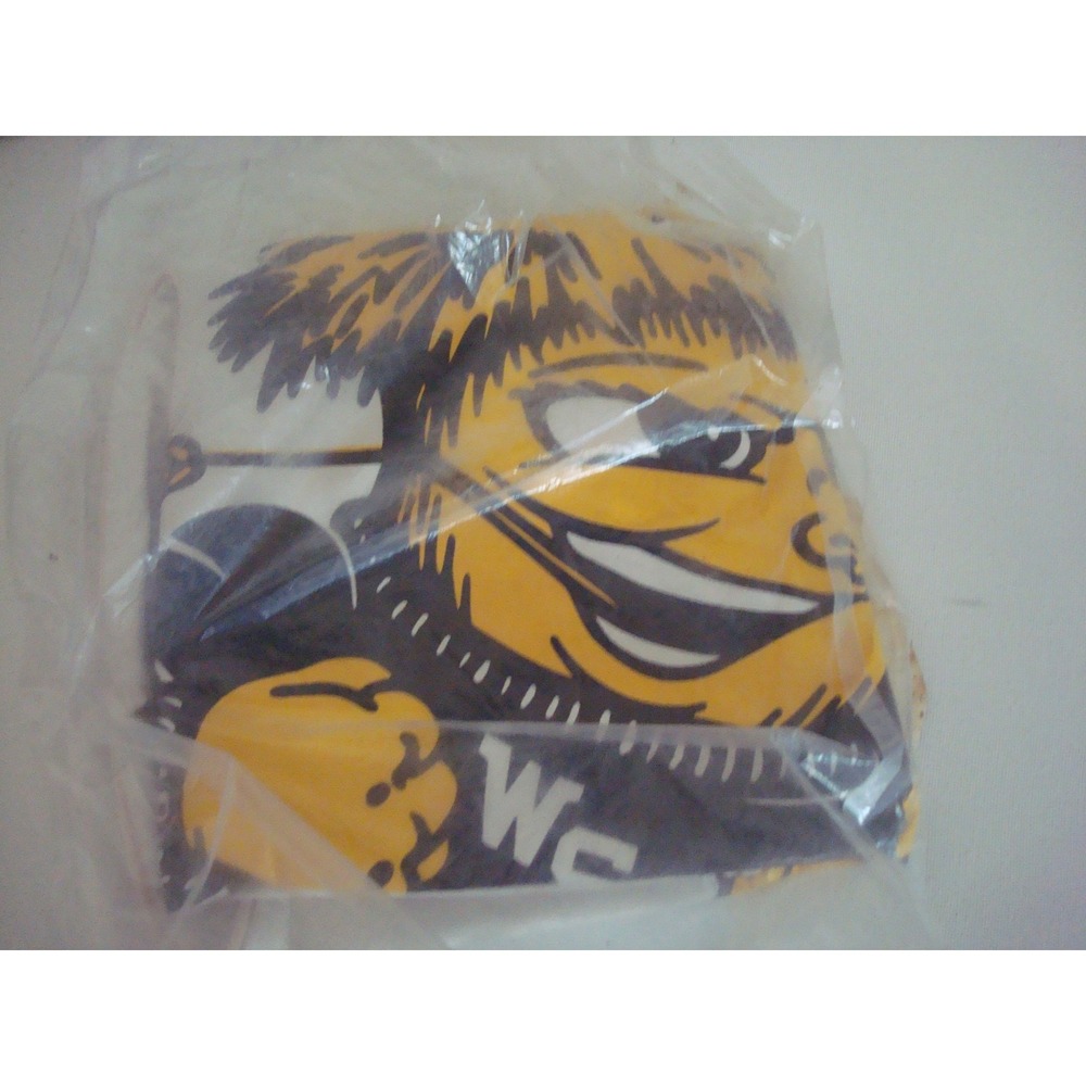 WICHITA STATE SHOCKERS TIRE WHEEL ‎ COVER 27X8   DEADSTOCK  VINTAGE T6